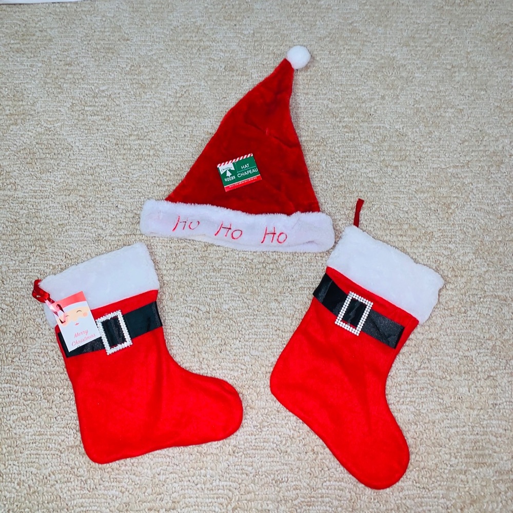 🔥NWT🔥 3 PIECE CHRISTMAS SET STOCKING AND HAT
